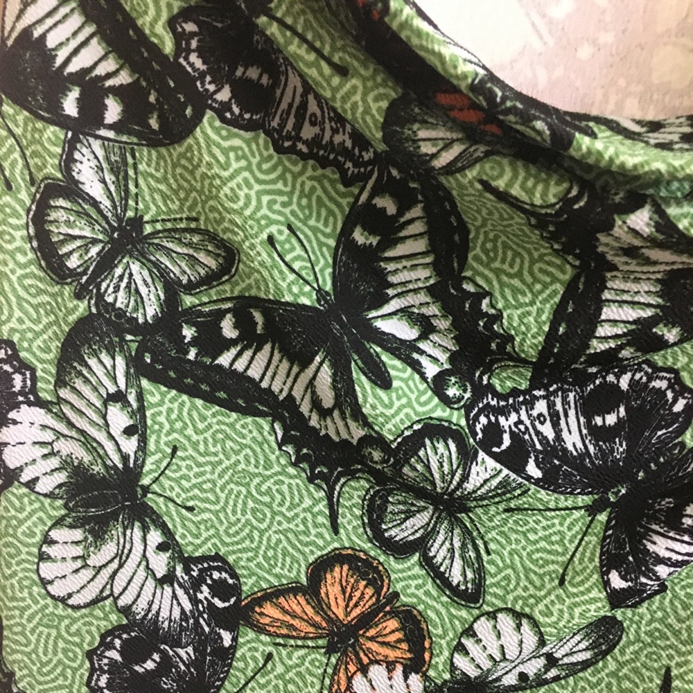 Stretchy pencil skirt with pretty butterfly print